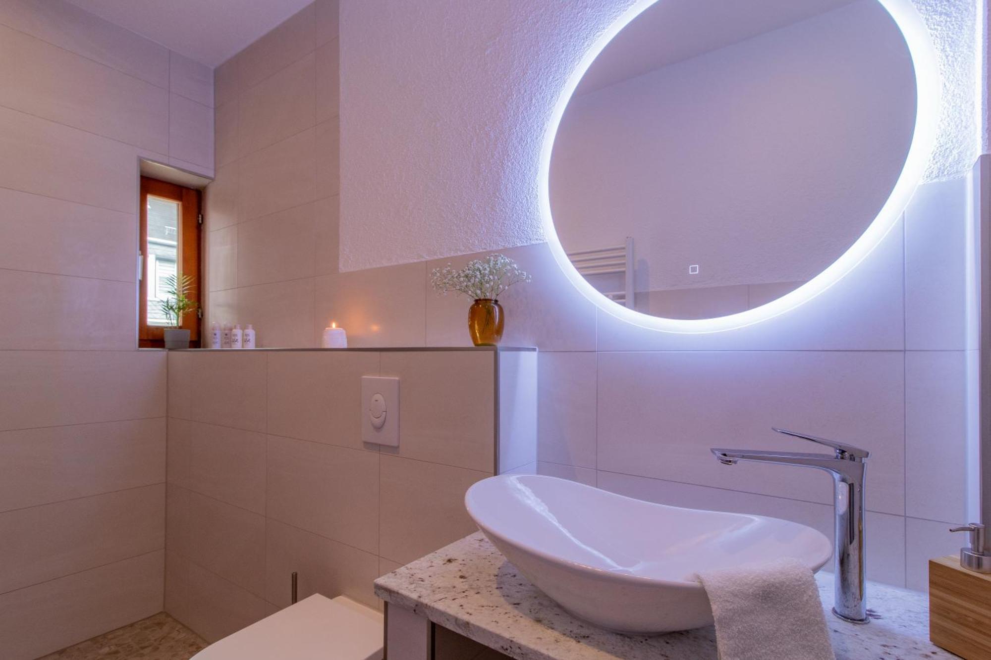 Stilvolles City-Apartment I Netflix I Wlan L Stellplatz I Zentral Schwarzenberg  Zewnętrze zdjęcie